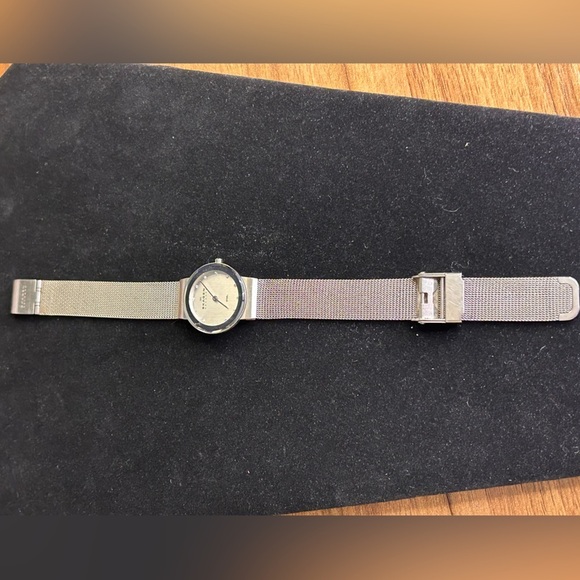 VINTAGE- SKAGEN WOMEN\'S WATCH, JEWEL HOUR MARKERS, MESH STRAP